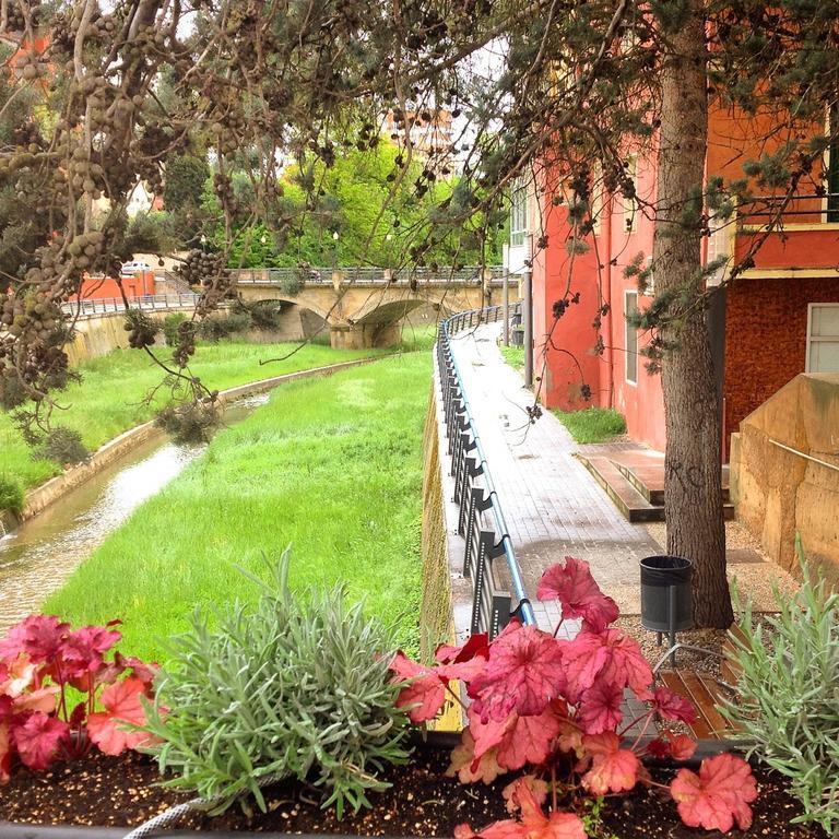 Hostal Pirineos Barbastro Dış mekan fotoğraf