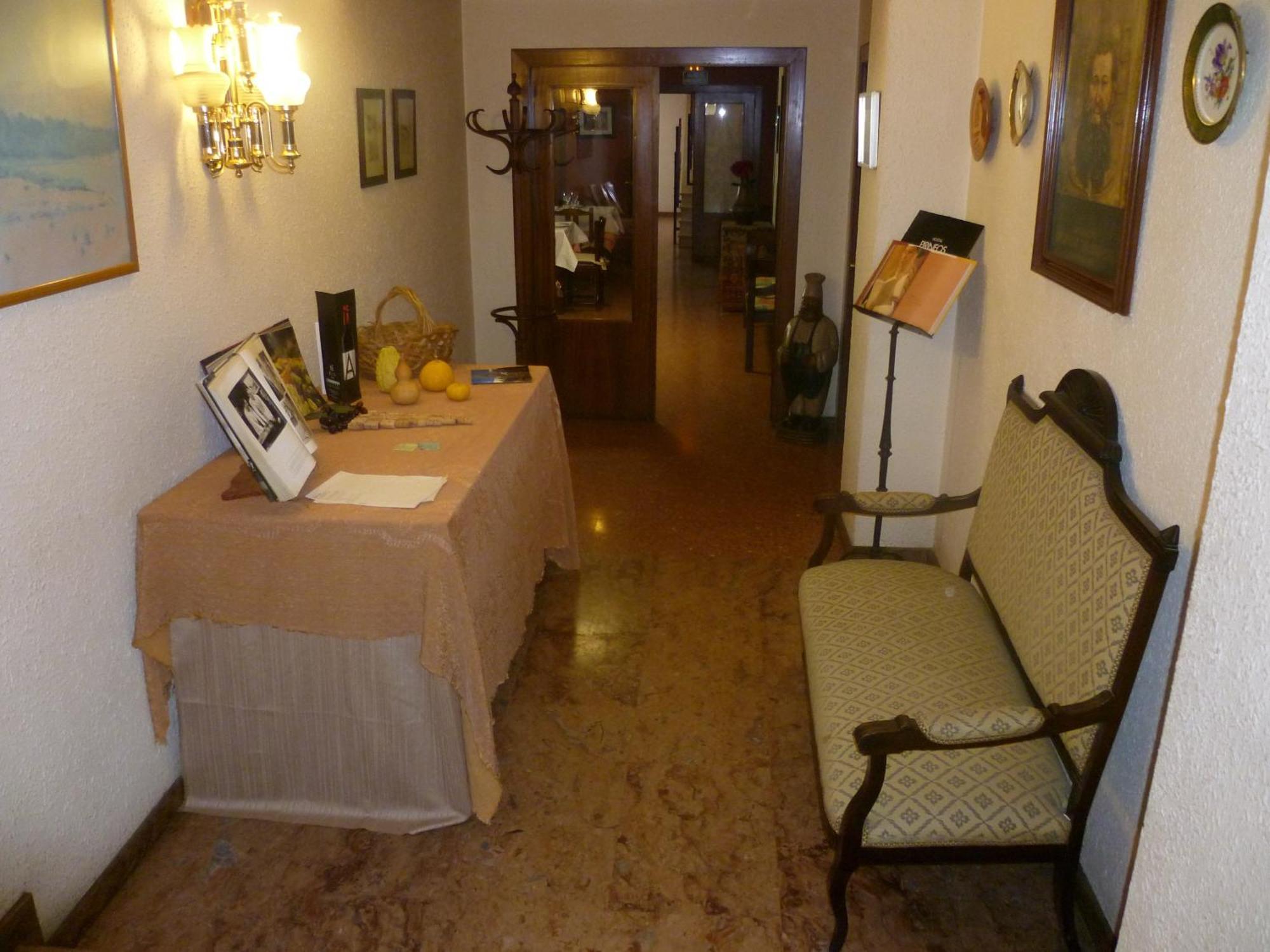 Hostal Pirineos Barbastro Dış mekan fotoğraf