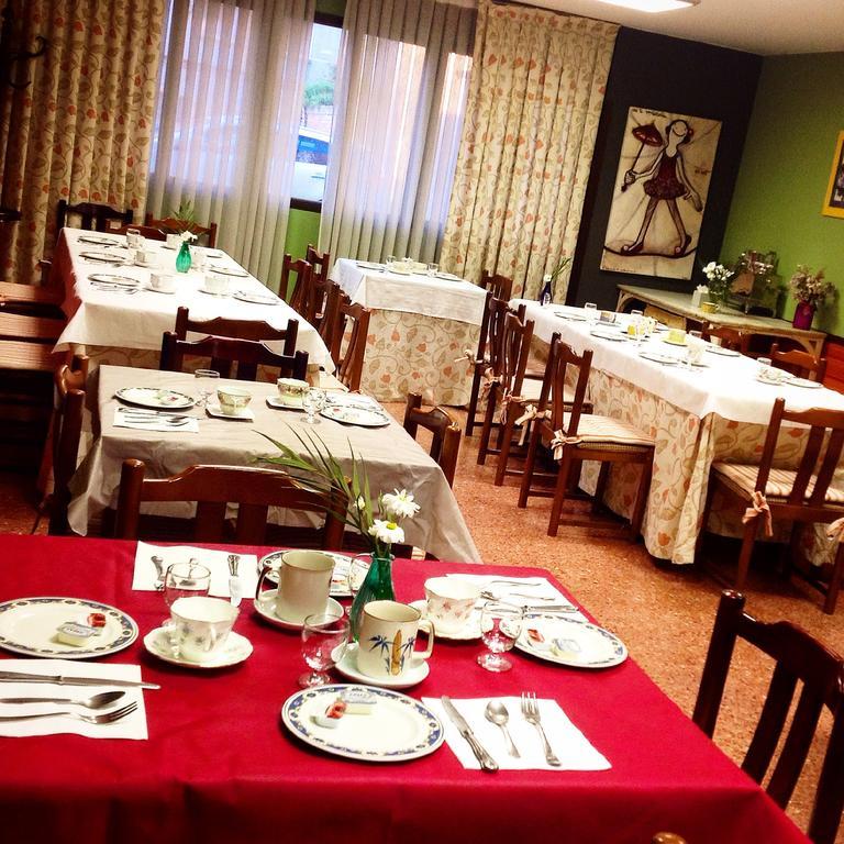Hostal Pirineos Barbastro Dış mekan fotoğraf