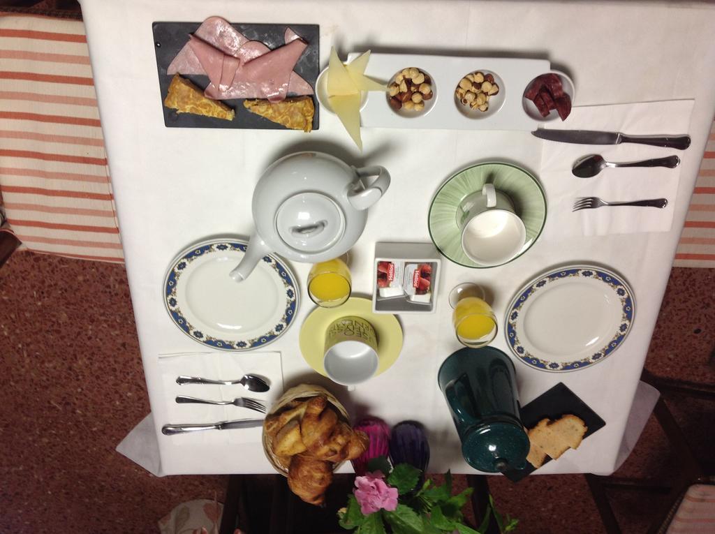 Hostal Pirineos Barbastro Dış mekan fotoğraf