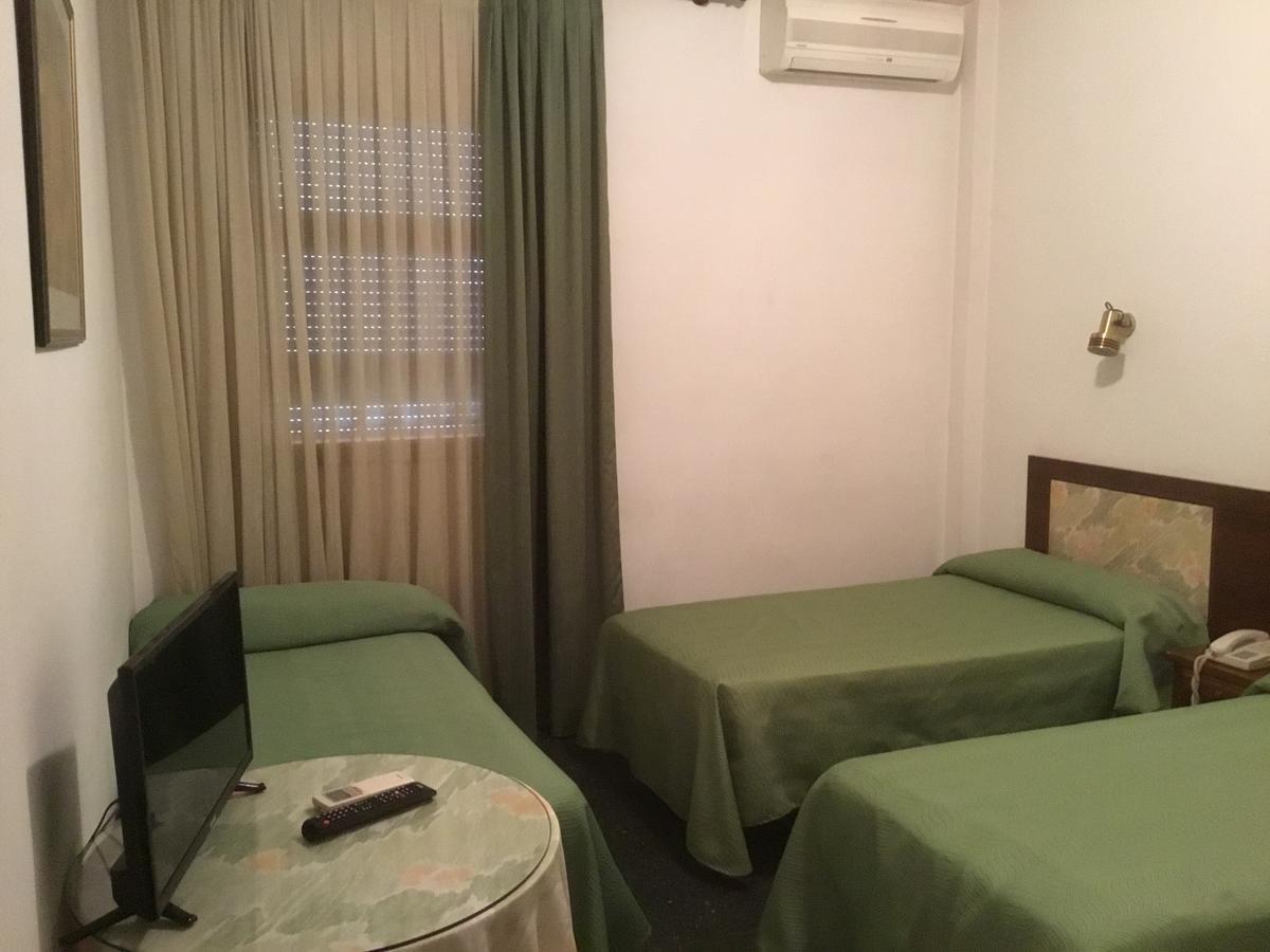 Hostal Pirineos Barbastro Dış mekan fotoğraf