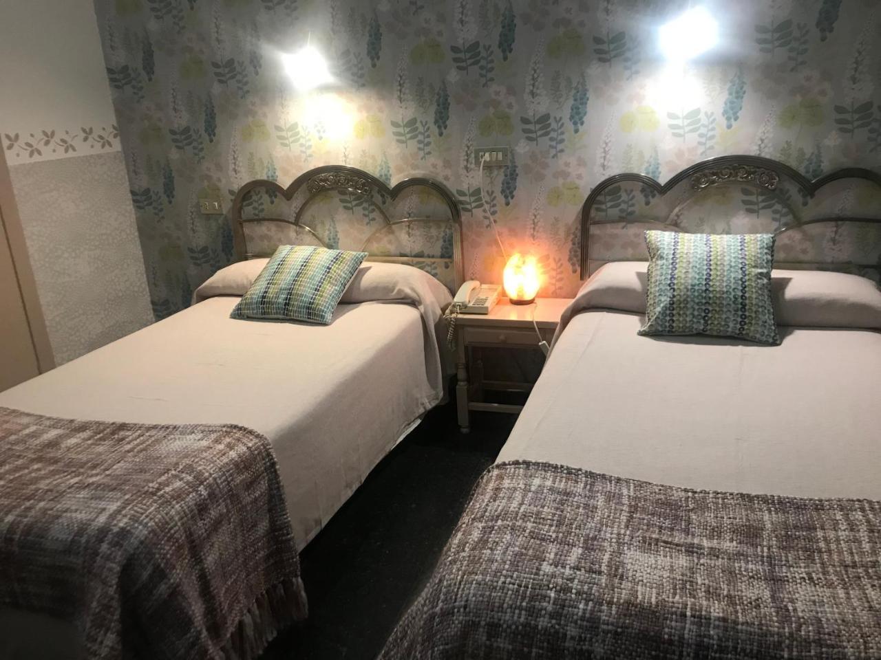 Hostal Pirineos Barbastro Dış mekan fotoğraf